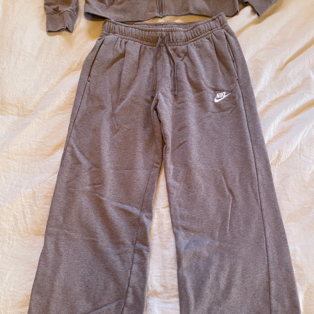 NWOT Nike Wide Leg Crop Sweat Set Size M Taupe - Picture 2 of 7